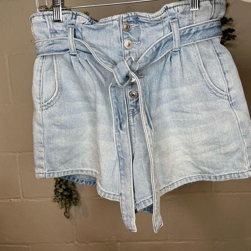 American Eagle Outfitters Light Wash Paperbag Waist Jean Shorts - Picture 9 of 11